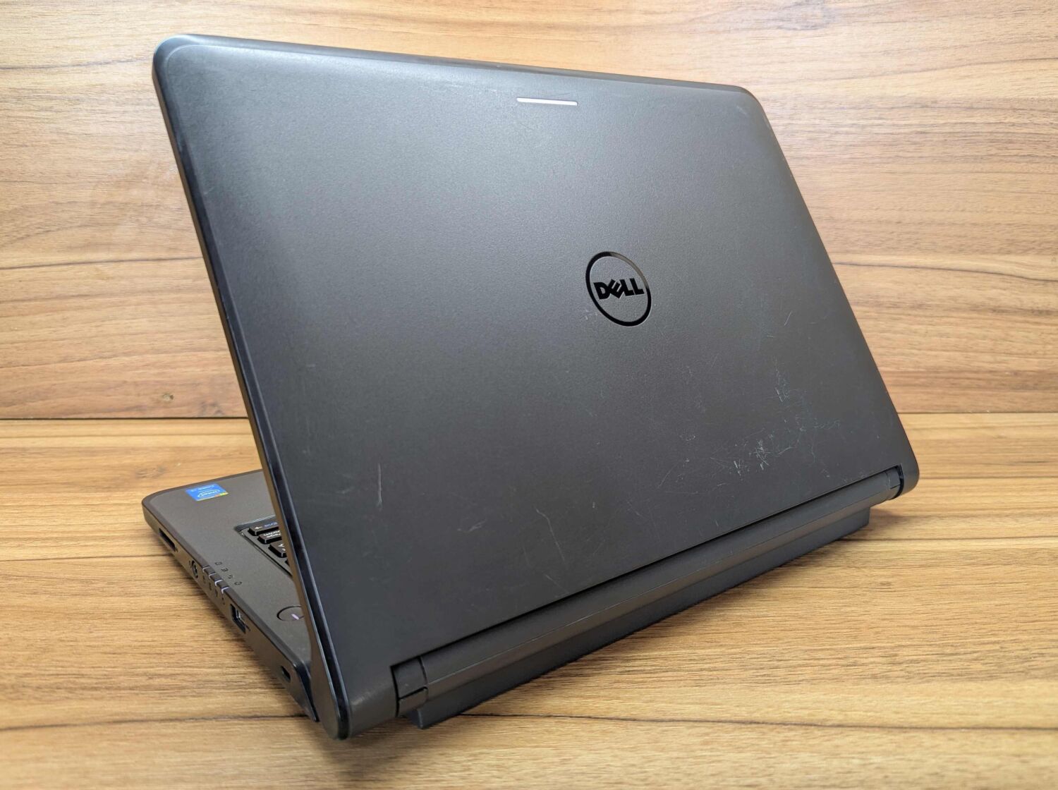 Ноутбук Dell Latitude 3350 / 13.3" (1366x768) TN / Intel Core i3-5005U (2 (4) ядра по 2.0 GHz) / 8 GB DDR3 / 240 GB SSD / Intel HD Graphics 5500 / WebCam / HDMI - Зображення 6