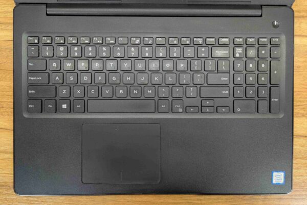 Ноутбук Dell Latitude 3590 / 15.6" (1920x1080) IPS / Intel Core i7-8550U (4 (8) ядра по 1.8 - 4.0 GHz) / 16 GB DDR4 / 512 GB SSD / AMD Radeon 530, 2 GB GDDR5, 64-bit / WebCam / Windows 10 - Зображення 3