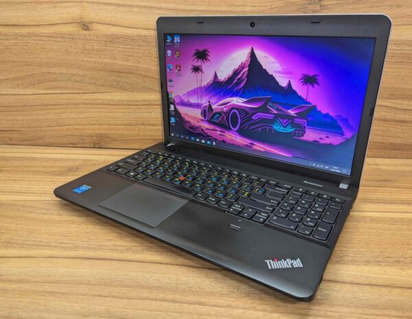 Ноутбук Lenovo ThinkPad Edge E540 / 15.6" (1366x768) TN / Intel Core i5-4200M (2 (4) ядра по 2.5 - 3.1 GHz) / 8 GB DDR3 / 240 GB SSD / Intel HD Graphics 4600 / WebCam / Fingerprint / Windows 10 - Зображення 5