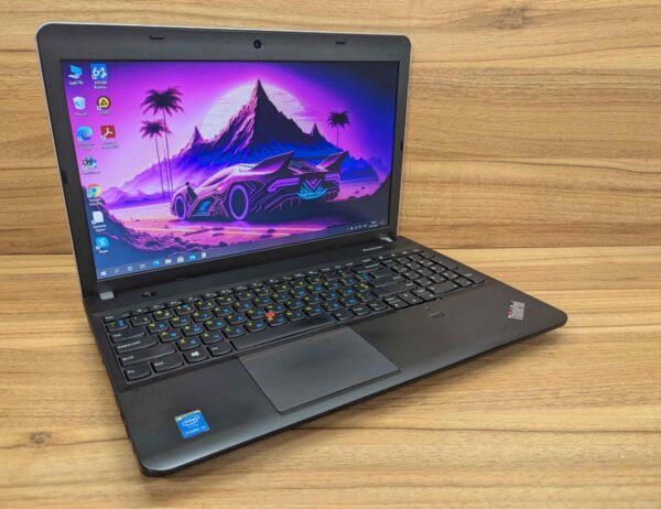 Ноутбук Lenovo ThinkPad Edge E540 / 15.6" (1366x768) TN / Intel Core i5-4200M (2 (4) ядра по 2.5 - 3.1 GHz) / 8 GB DDR3 / 240 GB SSD / Intel HD Graphics 4600 / WebCam / Fingerprint / Windows 10 - Зображення 4