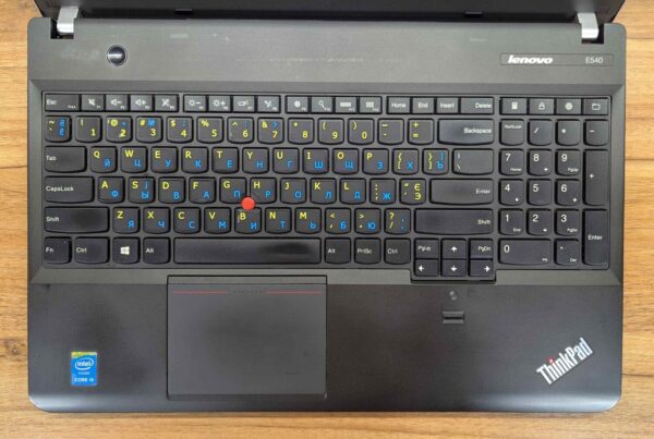 Ноутбук Lenovo ThinkPad Edge E540 / 15.6" (1366x768) TN / Intel Core i5-4200M (2 (4) ядра по 2.5 - 3.1 GHz) / 8 GB DDR3 / 240 GB SSD / Intel HD Graphics 4600 / WebCam / Fingerprint / Windows 10 - Зображення 3