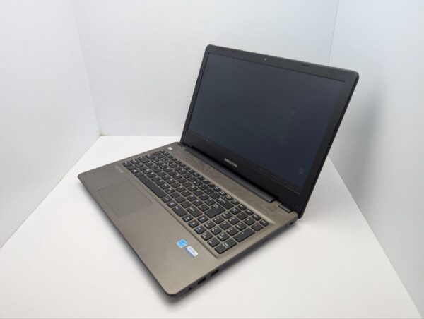 Ноутбук Medion Akoya E6422 / 15.6" (1366x768) TN / Intel Core i5-6200U (2 (4) ядра по 2.3 - 2.8 GHz) / 8 GB DDR3 / 120 GB SSD / Intel HD Graphics 520 / WebCam - Зображення 6
