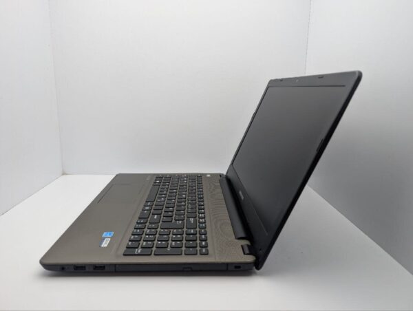 Ноутбук Medion Akoya E6422 / 15.6" (1366x768) TN / Intel Core i5-6200U (2 (4) ядра по 2.3 - 2.8 GHz) / 8 GB DDR3 / 120 GB SSD / Intel HD Graphics 520 / WebCam - Зображення 4
