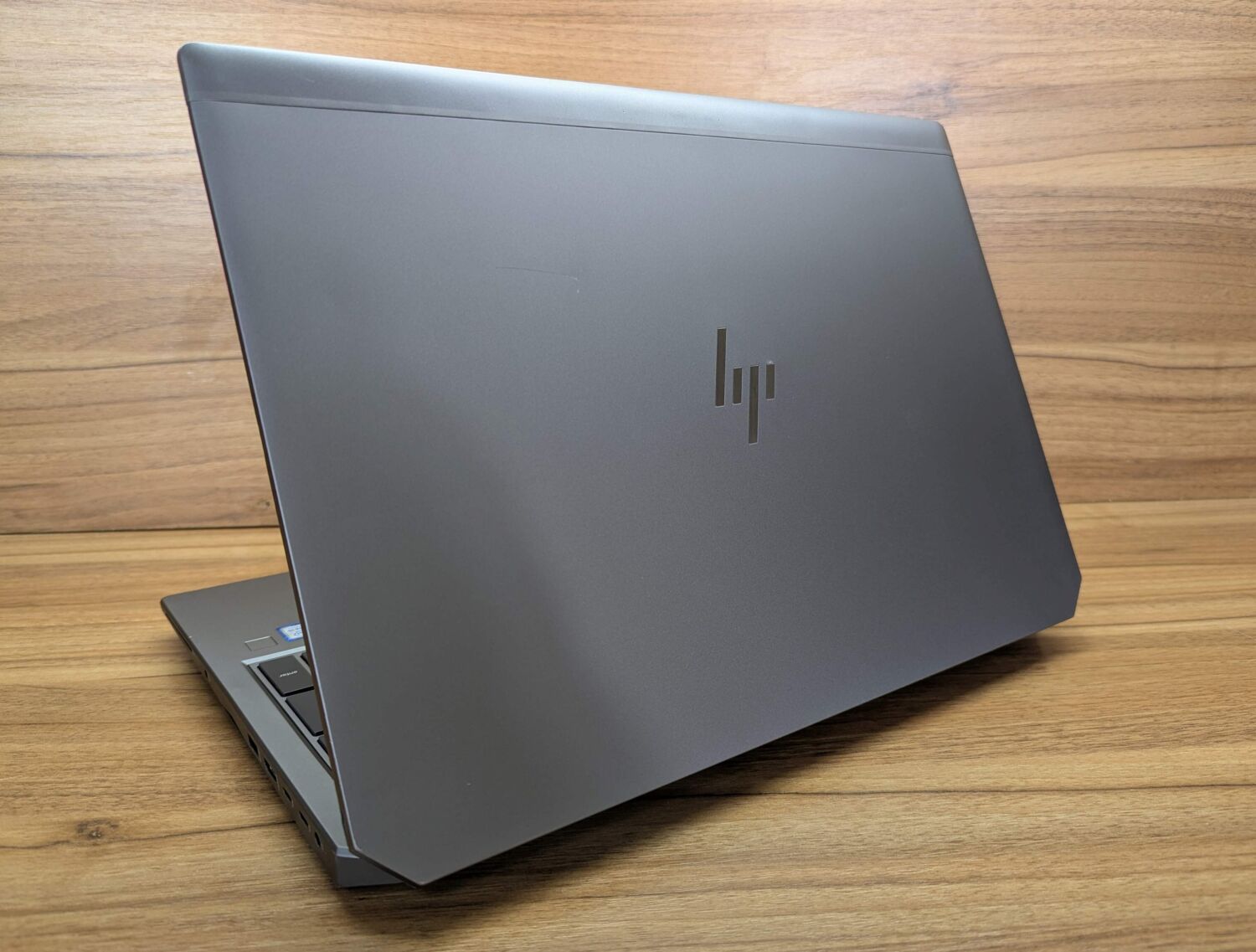 Ноутбук робоча станція HP zBook 15 G5 / 15.6" (1920x1080) IPS / Intel Core i5-8300H (4 (8) ядра по 2.3 - 4.0 GHz) / 16 GB DDR4 / 480 GB SSD / Intel UHD Graphics 630 / TouchID / WebCam / Windows 10 - Зображення 13