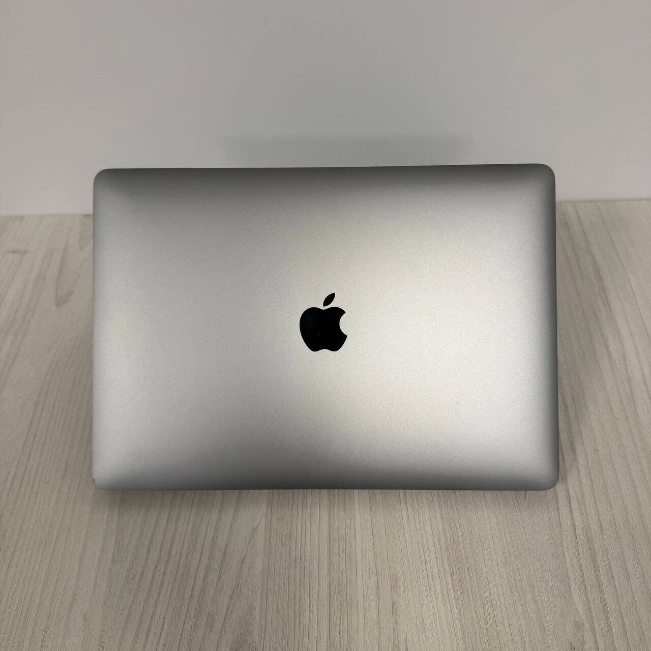 Ультрабук Б-клас Apple MacBook Air 13 2020 A2337 / 13.3" (2560x1600) IPS / Apple M1 (8 ядер по 2.1 - 3.2 GHz) / 16 GB DDR3 / 256 GB SSD / Apple M1 Graphics / WebCam / MacOS - Зображення 3