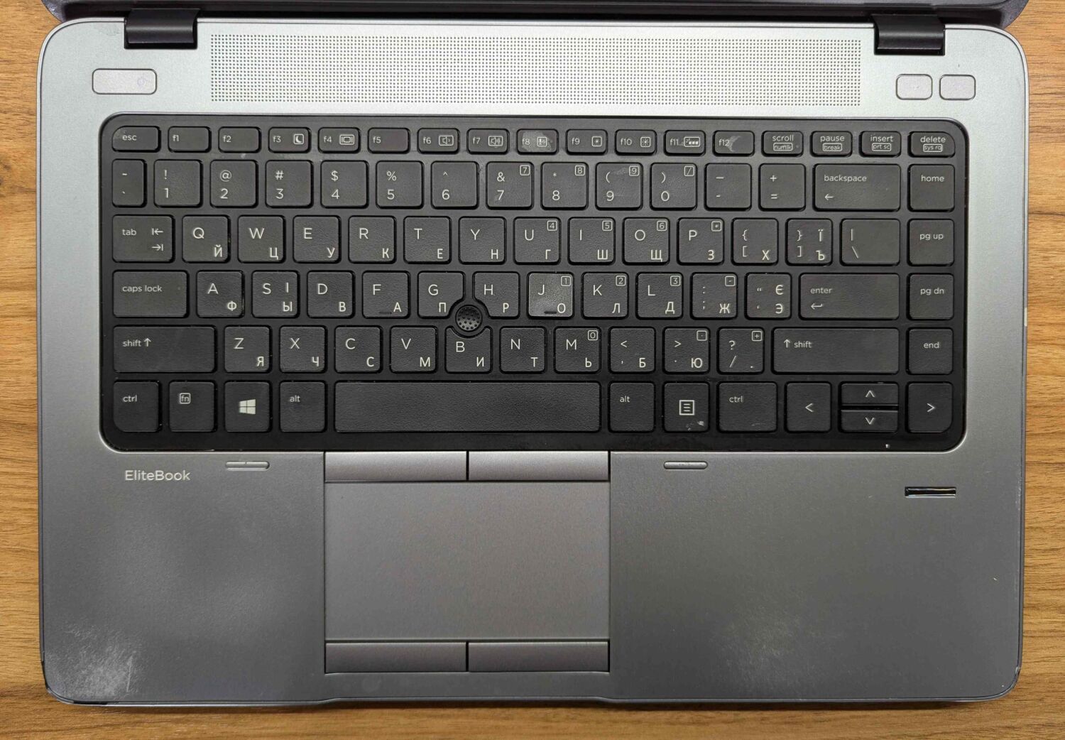 Ультрабук Б-клас HP EliteBook 840 G1 / 14" (1600x900) TN / Intel Core i5-4300U (2 (4) ядра по 1.9 - 2.9 GHz) / 8 GB DDR3 / 240 GB SSD / Intel HD Graphics 4400 / WebCam / Fingerprint / Windows 10 - Зображення 3