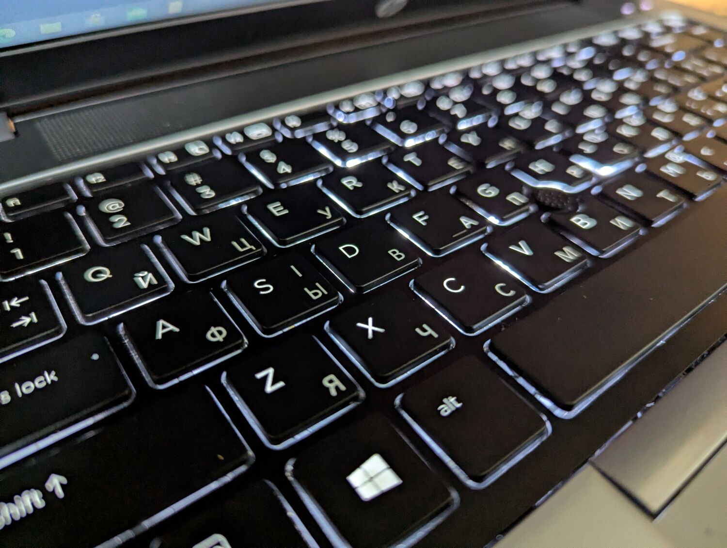 Ультрабук Б-клас HP EliteBook 840 G1 / 14" (1600x900) TN / Intel Core i5-4300U (2 (4) ядра по 1.9 - 2.9 GHz) / 8 GB DDR3 / 240 GB SSD / Intel HD Graphics 4400 / WebCam / Fingerprint / Windows 10 - Зображення 7