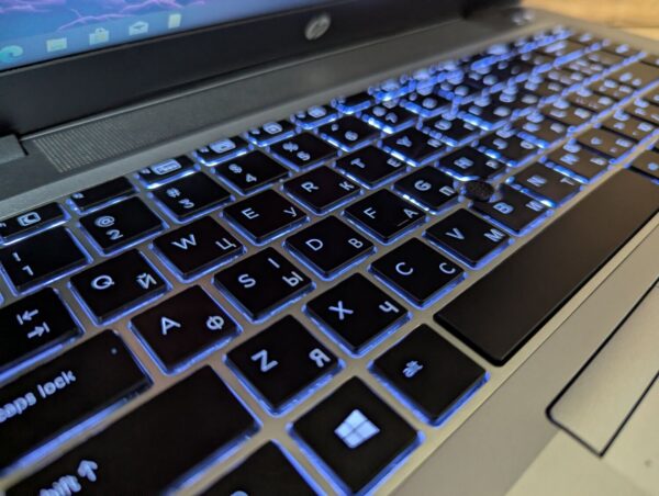 Ультрабук Б-клас HP EliteBook 840 G4 / 14" (1366x768) TN / Intel Core i7-7600U (2 (4) ядра по 2.8 - 3.9 GHz) / 8 GB DDR4 / 240 GB SSD / Intel HD Graphics 620 / WebCam / Fingerprint / Windows 10 - Зображення 7