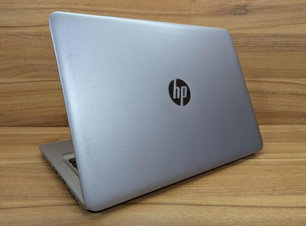 Ультрабук Б-клас HP EliteBook 840 G4 / 14" (1366x768) TN / Intel Core i7-7600U (2 (4) ядра по 2.8 - 3.9 GHz) / 8 GB DDR4 / 240 GB SSD / Intel HD Graphics 620 / WebCam / Fingerprint / Windows 10 - Зображення 8