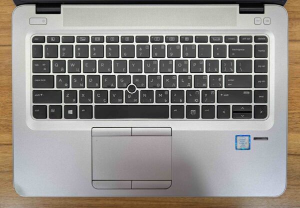 Ультрабук Б-клас HP EliteBook 840 G4 / 14" (1366x768) TN / Intel Core i7-7600U (2 (4) ядра по 2.8 - 3.9 GHz) / 8 GB DDR4 / 240 GB SSD / Intel HD Graphics 620 / WebCam / Fingerprint / Windows 10 - Зображення 4