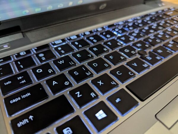 Ультрабук Б-клас HP EliteBook 840 G4 / 14" (1920x1080) IPS Touch / Intel Core i5-7300U (2 (4) ядра по 2.6 - 3.5 GHz) / 8 GB DDR4 / 240 GB SSD / Intel HD Graphics 620 / WebCam / Fingerprint / Windows 10 - Зображення 6