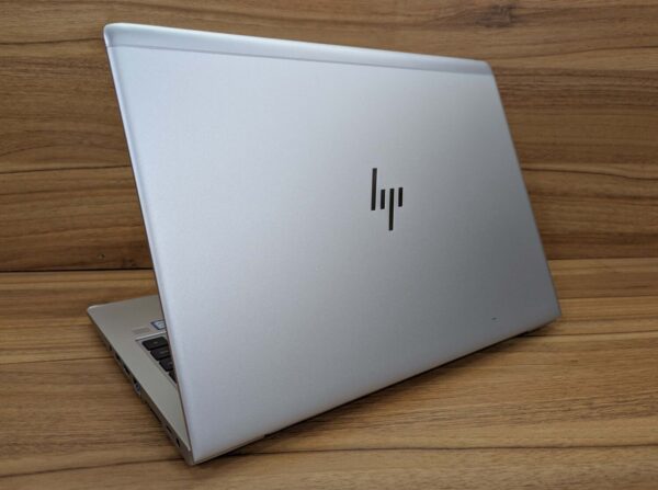 Ультрабук Б-клас HP EliteBook 840 G5 / 14" (1920x1080) IPS / Intel Core i5-7200U (2 (4) ядра по 2.5 - 3.1 GHz) / 8 GB DDR4 / 256 GB SSD / Intel UHD Graphics 620 / WebCam / Fingerprint / Windows 10 - Зображення 8