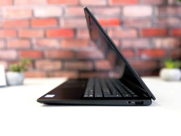 Ультрабук Dell Latitude 3301 / 13.3" (1920x1080) IPS / Intel Core i3-8145U (2 (4) ядра по 2.1 - 3.9 GHz) / 4 GB DDR3 / 256 GB SSD / Intel UHD Graphics 620 / WebCam - Зображення 9