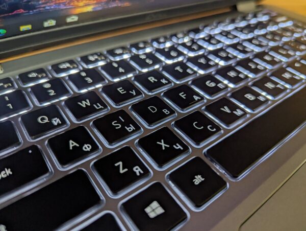 Ультрабук Dell Latitude 5320 / 13.3" (1920x1080) IPS Touch / Intel Core i5-1135G7 (4 (8) ядра по 2.4 - 4.2 GHz) / 16 GB DDR4 / 512 GB SSD / Intel Iris Xe Graphics / TouchID / WebCam / Windows 10 - Зображення 6