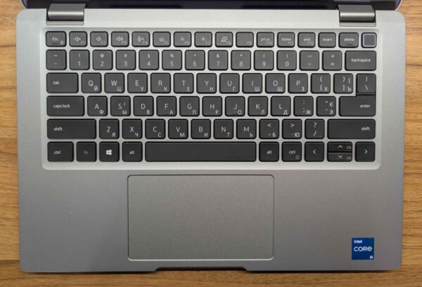 Ультрабук Dell Latitude 5320 / 13.3" (1920x1080) IPS Touch / Intel Core i5-1135G7 (4 (8) ядра по 2.4 - 4.2 GHz) / 16 GB DDR4 / 512 GB SSD / Intel Iris Xe Graphics / WebCam / Fingerprint / Windows 10 - Зображення 3