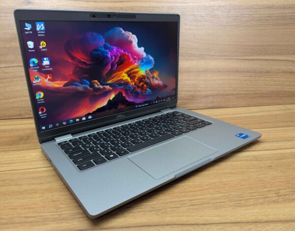 Ультрабук Dell Latitude 5320 / 13.3" (1920x1080) IPS Touch / Intel Core i5-1135G7 (4 (8) ядра по 2.4 - 4.2 GHz) / 16 GB DDR4 / 512 GB SSD / Intel Iris Xe Graphics / WebCam / Fingerprint / Windows 10 - Зображення 4