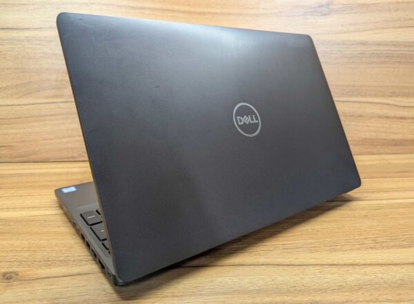 Ультрабук Dell Latitude 5500 / 15.6" (1920x1080) IPS / Intel Core i5-8365U (4 (8) ядра по 1.6 - 4.1 GHz) / 16 GB DDR4 / 512 GB SSD / Intel UHD Graphics 620 / WebCam / TouchID / Windows 10 - Зображення 7