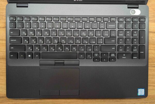 Ультрабук Dell Latitude 5500 / 15.6" (1920x1080) IPS / Intel Core i5-8365U (4 (8) ядра по 1.6 - 4.1 GHz) / 16 GB DDR4 / 512 GB SSD / Intel UHD Graphics 620 / WebCam / TouchID / Windows 10 - Зображення 3