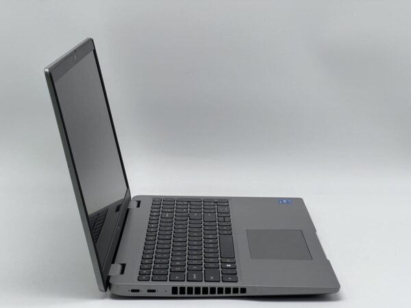 Ультрабук Dell Latitude 5540 / 15.6" (1920x1080) IPS / Intel Core i5-1335U (10 (12) ядер по 3.4 - 4.6 GHz) / 16 GB DDR4 / 250 GB SSD / Intel Iris Xe Graphics / WebCam - Зображення 3