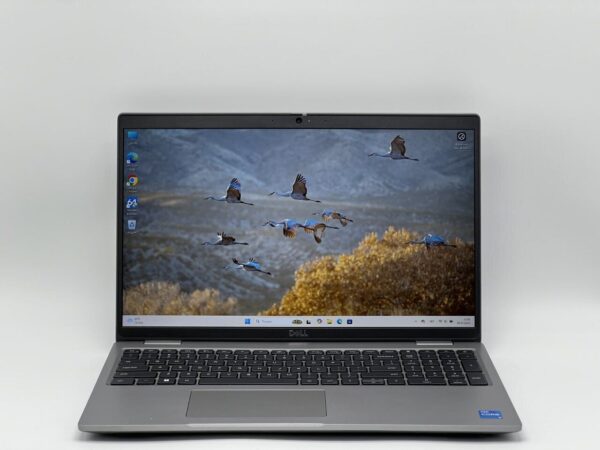Ультрабук Dell Latitude 5540 / 15.6" (1920x1080) IPS / Intel Core i5-1335U (10 (12) ядер по 3.4 - 4.6 GHz) / 16 GB DDR4 / 250 GB SSD / Intel Iris Xe Graphics / WebCam - Зображення 2