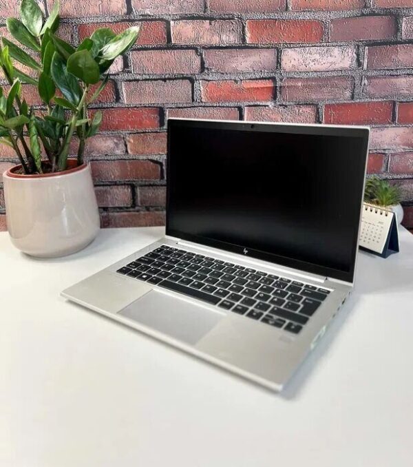 Ультрабук HP EliteBook 835 G7 / 13.3" (1920x1080) IPS / AMD Ryzen 3 PRO 4450U (4 (8) ядра по 2.5 - 3.7 GHz) / 16 GB DDR4 / 256 GB SSD / AMD Radeon RX Vega 5 Graphics / WebCam / Win 10 Home - Зображення 4