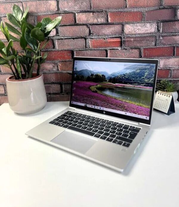 Ультрабук HP EliteBook 835 G7 / 13.3" (1920x1080) IPS / AMD Ryzen 3 PRO 4450U (4 (8) ядра по 2.5 - 3.7 GHz) / 16 GB DDR4 / 256 GB SSD / AMD Radeon RX Vega 5 Graphics / WebCam / Win 10 Home - Зображення 2