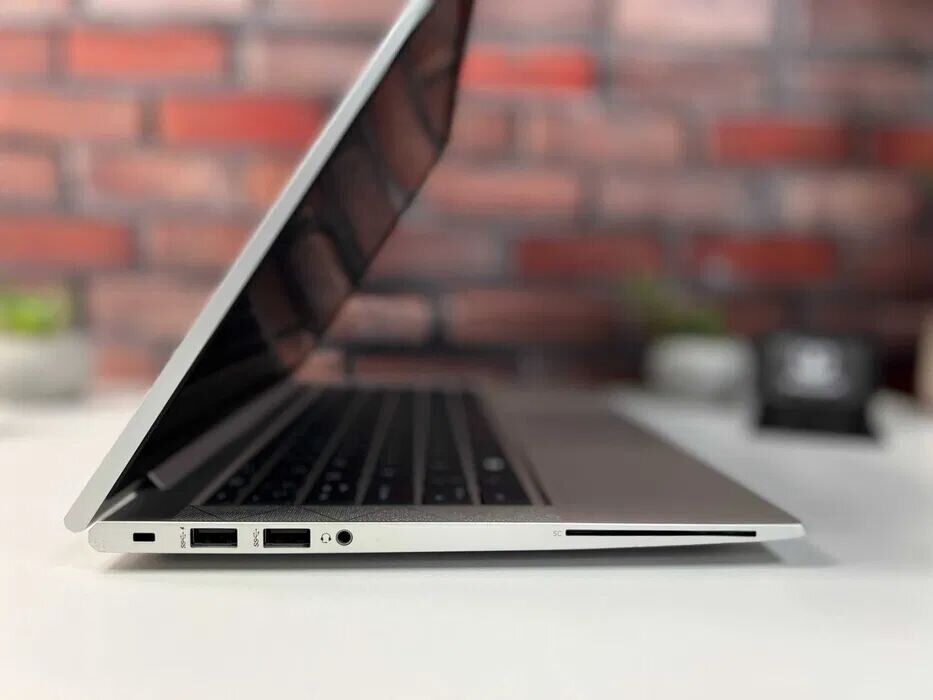 Ультрабук HP EliteBook 835 G8 / 13.3" (1920x1080) IPS / AMD Ryzen 3 Pro 5450U (4 (8) ядра по 2.6 - 4.0 GHz) / 16 GB DDR4 / 512 GB SSD / AMD Radeon RX Vega 5 Graphics / WebCam / Win 10 Pro - Зображення 4