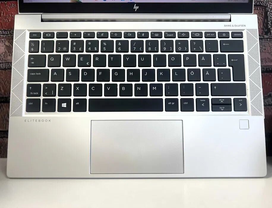 Ультрабук HP EliteBook 835 G8 / 13.3" (1920x1080) IPS / AMD Ryzen 3 Pro 5450U (4 (8) ядра по 2.6 - 4.0 GHz) / 16 GB DDR4 / 512 GB SSD / AMD Radeon RX Vega 5 Graphics / WebCam / Win 10 Pro - Зображення 3