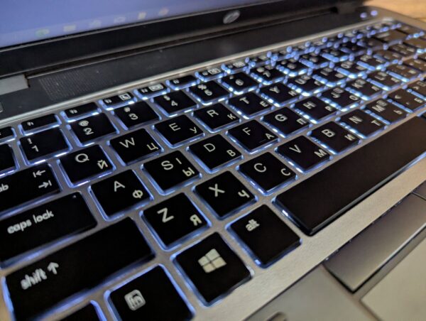 Ультрабук HP EliteBook 840 G1 / 14" (1366x768) TN / Intel Core i5-4300U (2 (4) ядра по 1.9 - 2.9 GHz) / 8 GB DDR3 / 240 GB SSD / Intel HD Graphics 4400 / WebCam / Fingerprint / Windows 10 - Зображення 6