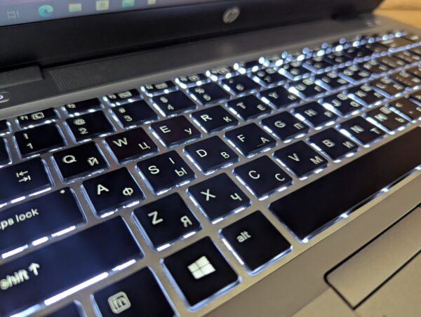 Ультрабук HP EliteBook 840 G3 / 14" (1920x1080) IPS / Intel Core i5-6300U (2 (4) ядра по 2.4 - 3.0 GHz) / 8 GB DDR4 / 240 GB SSD / Intel HD Graphics 520 / HDMI / TouchID / Windows 10 - Зображення 6