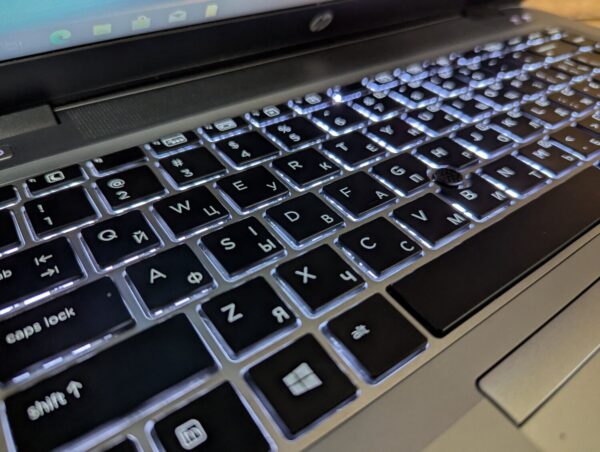 Ультрабук HP EliteBook 840 G4 / 14" (1920x1080) IPS / Intel Core i5-7200U (2 (4) ядра по 2.5 - 3.1 GHz) / 8 GB DDR4 / 240 GB SSD / Intel HD Graphics 520 / WebCam / Fingerprint / Windows 10 - Зображення 6