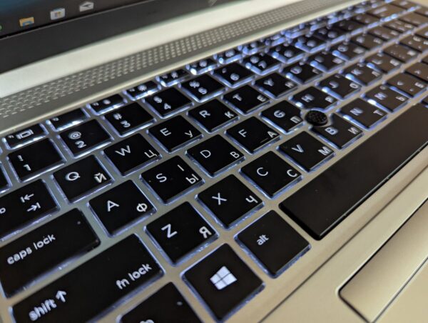 Ультрабук HP EliteBook 840 G5 / 14" (1920x1080) IPS / Intel Core i5-7200U (2 (4) ядра по 2.5 - 3.1 GHz) / 8 GB DDR4 / 240 GB SSD / Intel UHD Graphics 620 / WebCam / Fingerprint / Windows 10 - Зображення 6