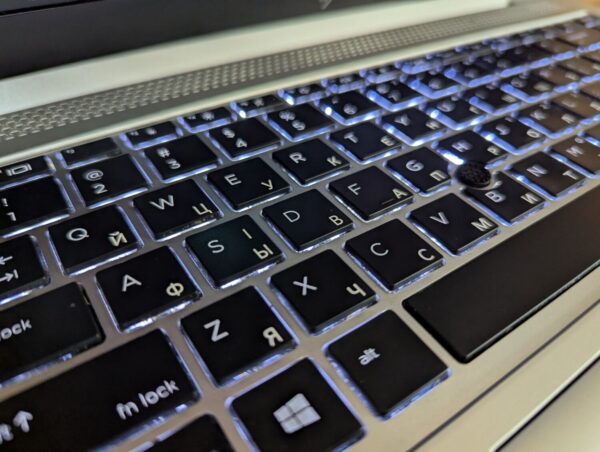 Ультрабук HP EliteBook 840 G5 / 14" (1920x1080) IPS / Intel Core i5-7200U (2 (4) ядра по 2.5 - 3.1 GHz) / 8 GB DDR4 / 256 GB SSD / Intel UHD Graphics 620 / WebCam / Fingerprint / Windows 10 - Зображення 6