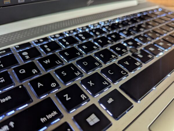 Ультрабук HP EliteBook 840 G5 / 14" (1920x1080) IPS / Intel Core i5-7300U (2 (4) ядра по 2.6 - 3.5 GHz) / 8 GB DDR4 / 240 GB SSD / Intel UHD Graphics 620 / WebCam / Fingerprint / Windows 10 - Зображення 6