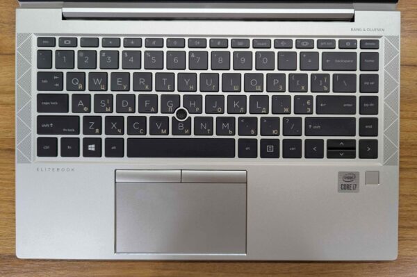 Ультрабук HP EliteBook 840 G7 / 14" (1920x1080) IPS / Intel Core i7-10610U (4 (8) ядра по 1.8 - 4.9 GHz) / 8 GB DDR4 / 512 GB SSD / Intel UHD Graphics / TouchID / WebCam / Windows 10 - Зображення 3