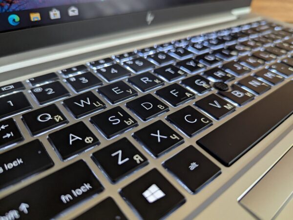 Ультрабук HP EliteBook 840 G7 / 14" (1920x1080) IPS / Intel Core i7-10610U (4 (8) ядра по 1.8 - 4.9 GHz) / 8 GB DDR4 / 512 GB SSD / Intel UHD Graphics / TouchID / WebCam / Windows 10 - Зображення 6