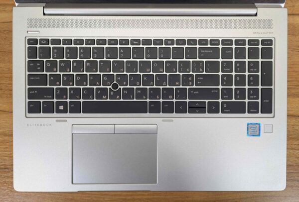 Ультрабук HP EliteBook 850 G5 / 15.6" (1920x1080) IPS / Intel Core i5-8250U (4 (8) ядра по 1.6 - 3.4 GHz) / 16 GB DDR4 / 512 GB SSD / AMD Radeon RX 540, 2 GB GDDR5, 128-bit / WebCam / Fingerprint / Windows 10 - Зображення 3