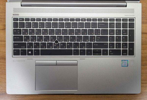 Ультрабук HP EliteBook 850 G5 / 15.6" (1920x1080) IPS / Intel Core i5-8250U (4 (8) ядра по 1.6 - 3.4 GHz) / 16 GB DDR4 / 512 GB SSD / AMD Radeon RX 540, 2 GB GDDR5, 128-bit / WebCam / TouchID / Windows 10 - Зображення 3