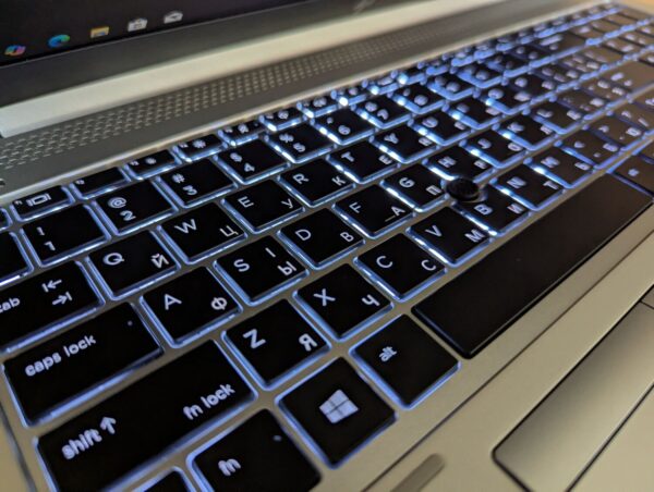 Ультрабук HP EliteBook 850 G5 / 15.6" (1920x1080) IPS / Intel Core i5-8250U (4 (8) ядра по 1.6 - 3.4 GHz) / 16 GB DDR4 / 512 GB SSD / AMD Radeon RX 540, 2 GB GDDR5, 128-bit / WebCam / TouchID / Windows 10 - Зображення 6