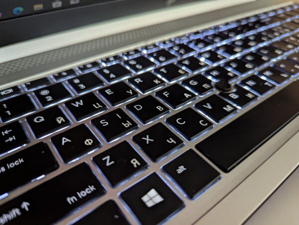 Ультрабук HP EliteBook 850 G6 / 15.6" (1920x1080) IPS / Intel Core i5-8265U (4 (8) ядра по 1.6 - 3.9 GHz) / 16 GB DDR4 / 1000 GB SSD / Intel UHD Graphics 620 / Fingerprint / WebCam / Windows 10 - Зображення 6