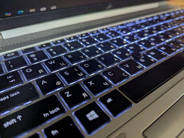 Ультрабук HP EliteBook 850 G6 / 15.6" (1920x1080) IPS / Intel Core i5-8365U (4 (8) ядра по 1.6 - 4.1 GHz) / 16 GB DDR4 / 512 GB SSD / Intel UHD Graphics / WebCam / HDMI / Windows 10 - Зображення 6