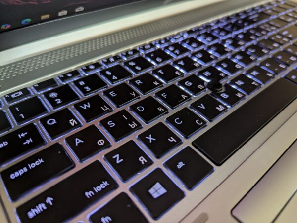 Ультрабук HP EliteBook 850 G6 / 15.6" (1920x1080) IPS / Intel Core i7-8565U (4 (8) ядра по 1.8 - 4.6 GHz) / 16 GB DDR4 / 512 GB SSD / Intel UHD Graphics / WebCam / TouchID / Windows 10 - Зображення 6