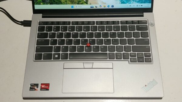 Ультрабук Lenovo Б-клас ThinkPad E14 5 Gen Aluminium / 14" (1920х1200) IPS / AMD Ryzen 5 7530U (6 (12) ядер по 2.0 - 4.5 GHz) / 16 GB DDR4 / 512 GB SSD / AMD Radeon RX Vega 7 / WebCam - Зображення 3