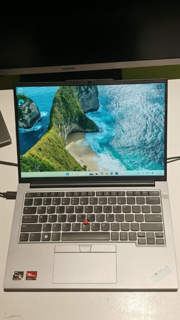 Ультрабук Lenovo Б-клас ThinkPad E14 5 Gen Aluminium / 14" (1920х1200) IPS / AMD Ryzen 5 7530U (6 (12) ядер по 2.0 - 4.5 GHz) / 16 GB DDR4 / 512 GB SSD / AMD Radeon RX Vega 7 / WebCam - Зображення 2