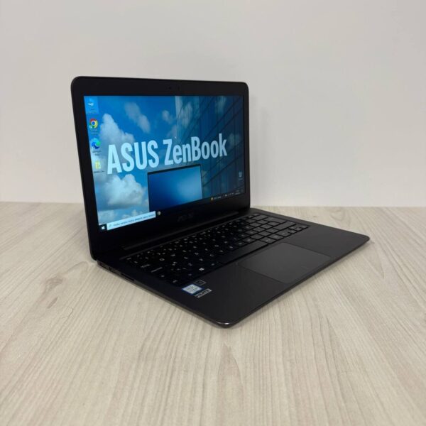 Ультрабук Б-клас Asus ZenBook UX305CA / 13.3" (1920x1080) IPS / Intel Core m3-6Y30 (2 (4) ядра по 0.9 - 2.2 GHz) / 8 GB DDR3 / 256 GB SSD NVMe / Intel UHD Graphics 620 / WebCam - Зображення 4