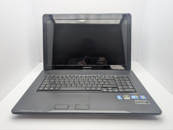 Ноутбук Medion Akoya P7618 / 17.3" (1600x900) TN / Intel Core i5-480M (2 (4) ядра по 2.66 - 2.93 GHz) / 6 GB DDR3 / 750 GB HDD / nVidia GeForce GT 540M, 1 GB GDDR3, 128-bit / WebCam / АКБ не тримає - Зображення 3