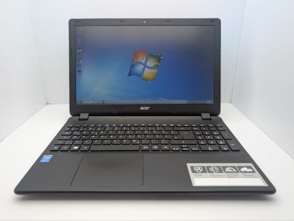 Ноутбук Acer Aspire ES1-571 / 15.6" (1366x768) TN / Intel Core i3-5005U (2 (4) ядра по 2.0 GHz) / 8 GB DDR3 / 1000 GB HDD / Intel HD Graphics 5500 / WebCam / DVD-ROM - Зображення 2