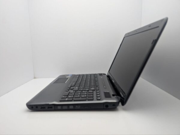 Ноутбук Toshiba Satellite P755 / 15.6" (1366x768) TN / Intel Core i7-2630QM (4 (8) ядро по 2.0 - 2.9 GHz) / 8 GB DDR3 / 500 GB HDD / nVidia GeForce GT 540M, 2 GB GDDR3, 128-bit / WebCam / DVD-ROM - Зображення 5