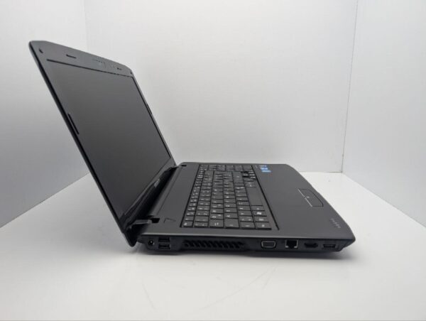 Ноутбук Medion Akoya E6214 / 15.6" (1366x768) TN / Intel Core i3-330M (2 (4) ядра по 2.13 GHz) / 6 GB DDR3 / 500 GB HDD / Intel HD Graphics / WebCam / DVD-ROM / АКБ не тримає - Зображення 3