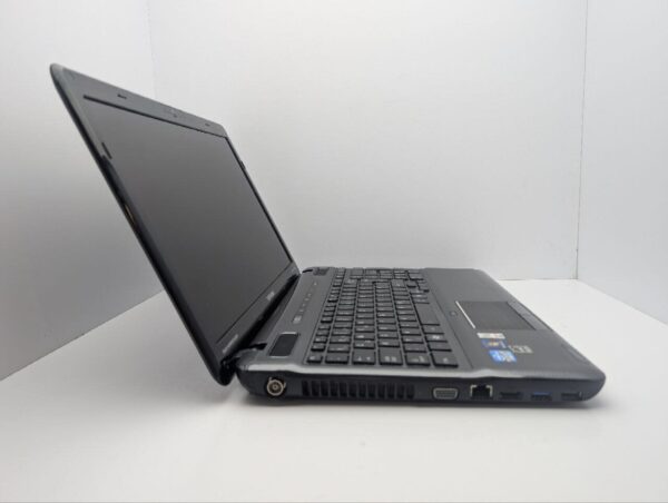 Ноутбук Toshiba Satellite P755 / 15.6" (1366x768) TN / Intel Core i7-2630QM (4 (8) ядро по 2.0 - 2.9 GHz) / 8 GB DDR3 / 500 GB HDD / nVidia GeForce GT 540M, 2 GB GDDR3, 128-bit / WebCam / DVD-ROM - Зображення 4